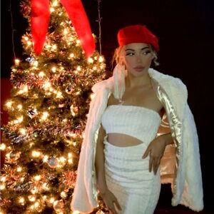 Elegant White Strapless Dress